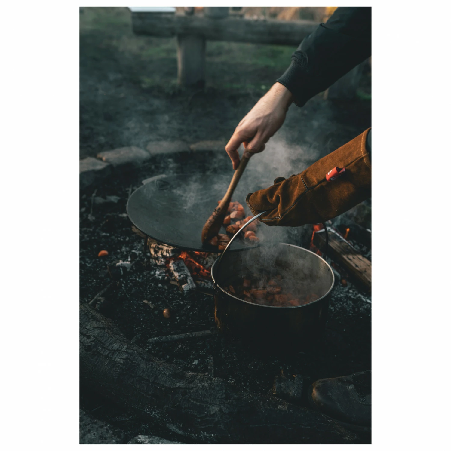 Robens Bighorn 3 Legged Pan - Skillet - Image 2